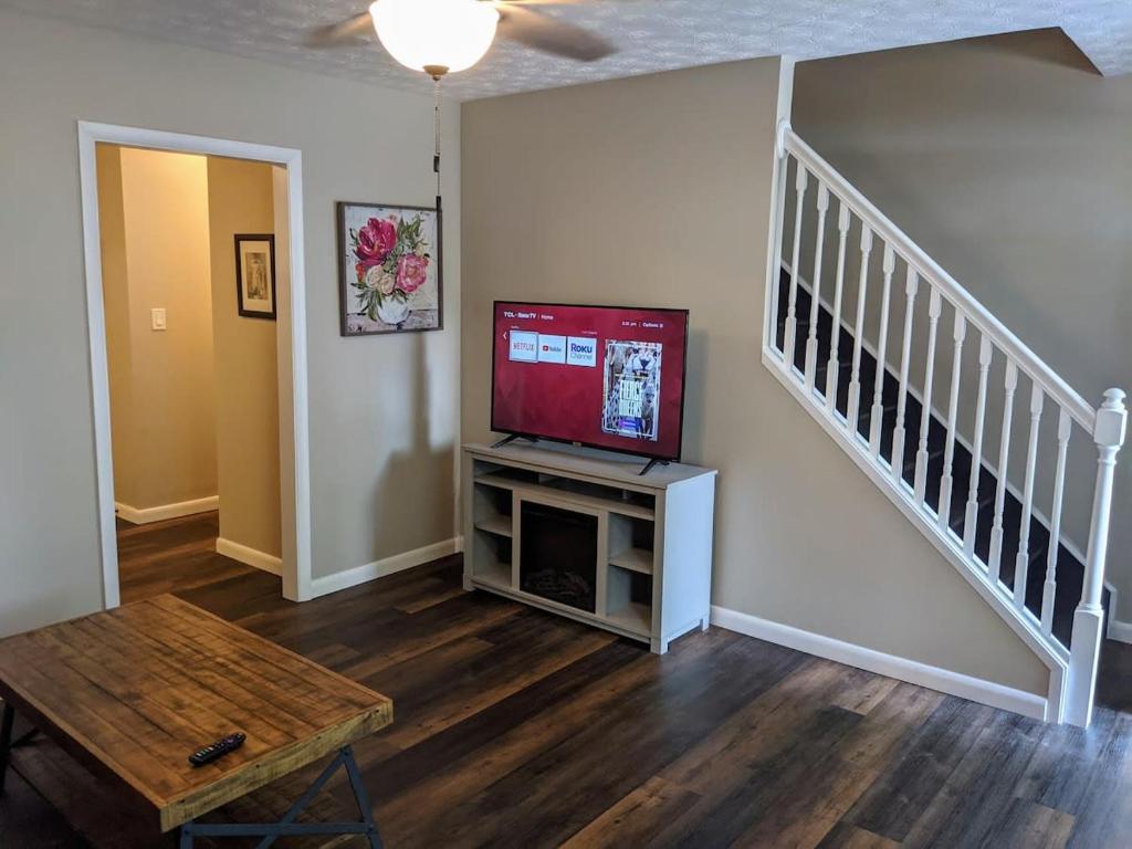 Carter #5 Two bedroom unit near Xavier Downtown, Cincinnati