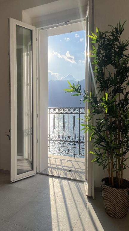 2-Bed Apt with Stunning Lake Como Views & Terrace - 4