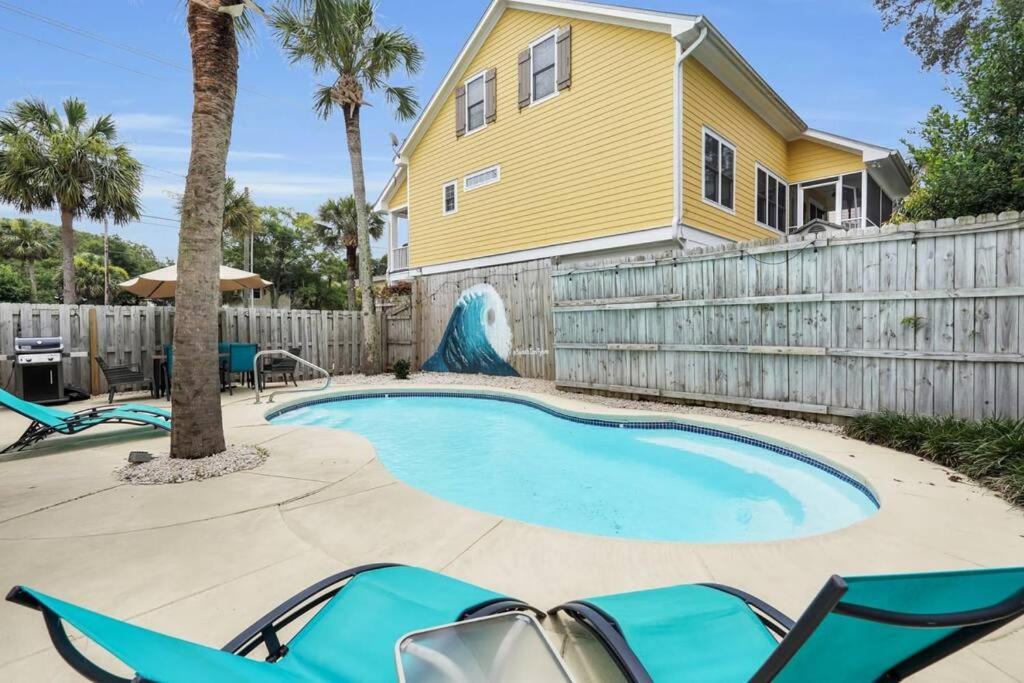 Splash Inn Lower Unit: Heated Pool & Walk to Beach, Tybee Island