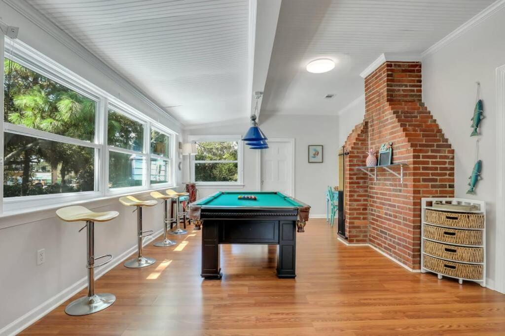 Pineapple by the Sea, 3 BR home, STEPS to Beach, Tybee Island