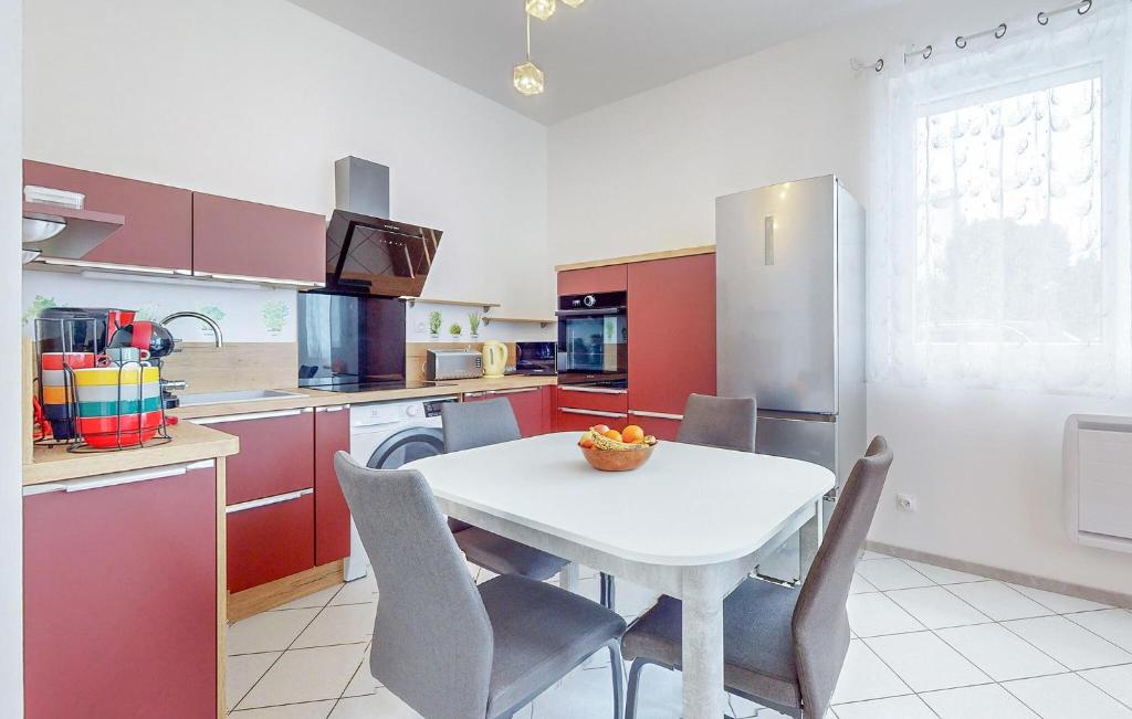 1 Bedroom Cozy Apartment In Royan - 4