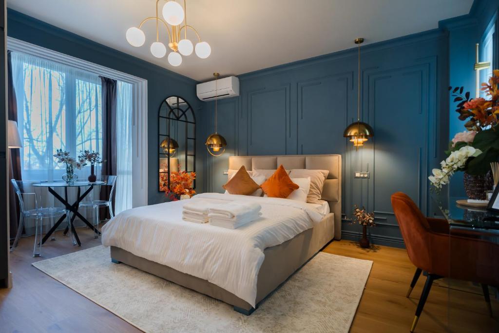 Opal Gem Studio in Old Town, Bukurešť