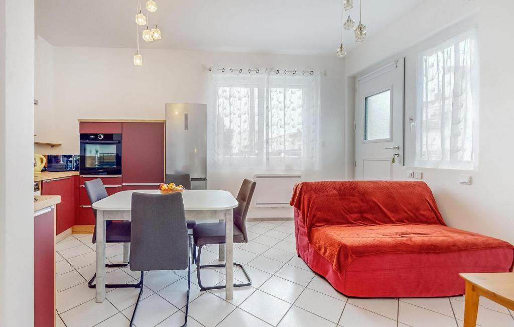 1 Bedroom Cozy Apartment In Royan - 1