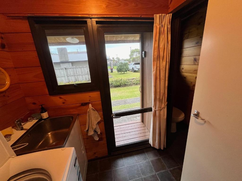 Hosts on the Coast - Laidback Linton, Whangamata