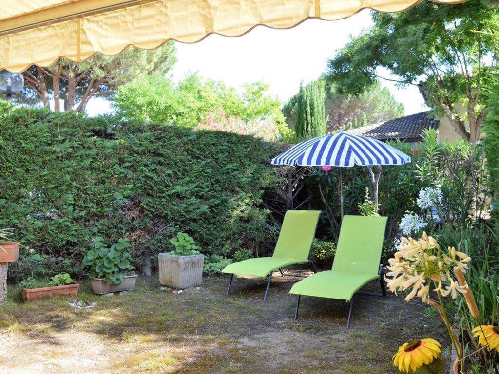 Appartement 2 pièces cabine avec terrasse, jardin, piscine et parking, proche plage - Le Lavandou - FR-1-251-517 - 1
