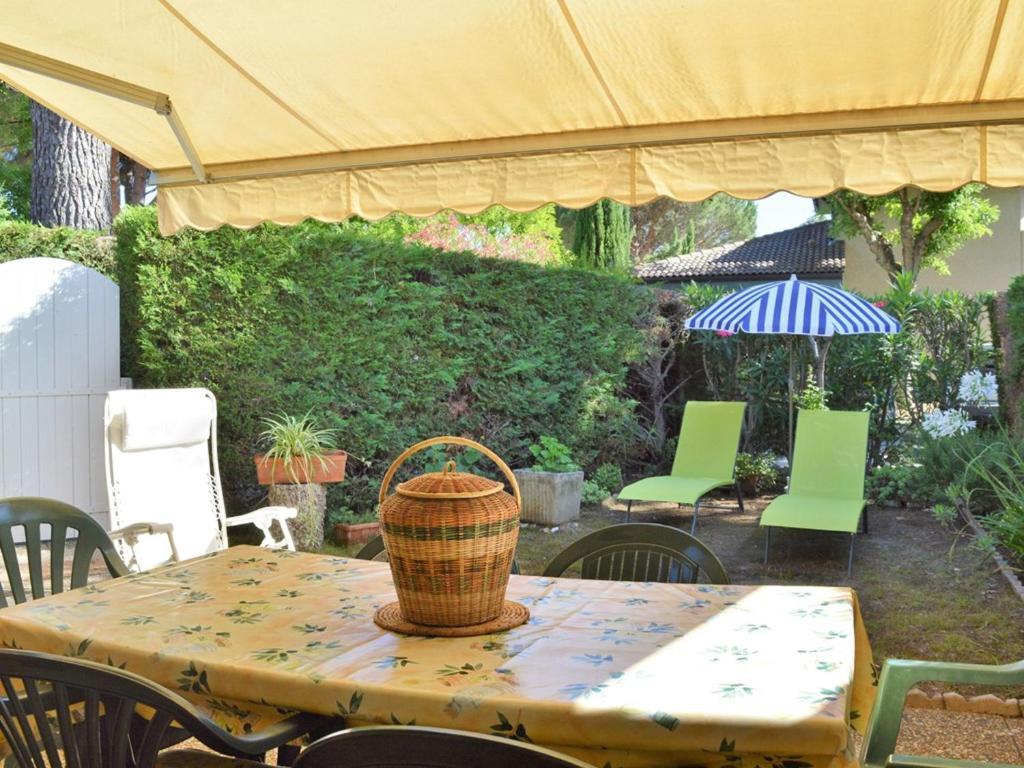 Appartement 2 pièces cabine avec terrasse, jardin, piscine et parking, proche plage - Le Lavandou - FR-1-251-517 - 2