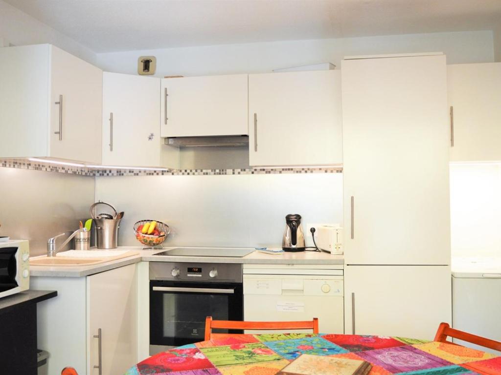 Appartement 2 pièces cabine avec terrasse, jardin, piscine et parking, proche plage - Le Lavandou - FR-1-251-517 - 5