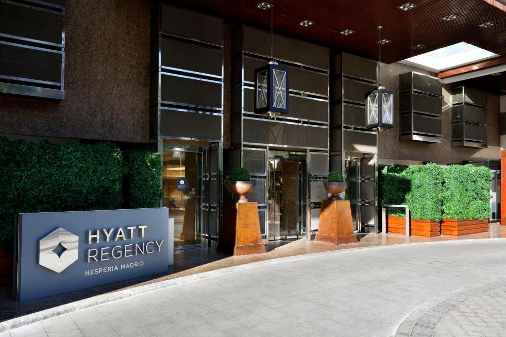 {hotel.hotel_name}