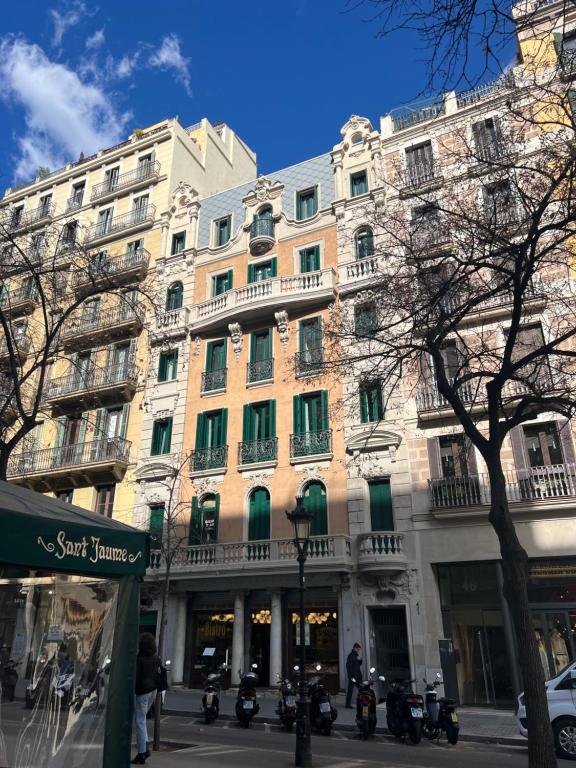 Velvet in Rambla Cataluña, Barcelona