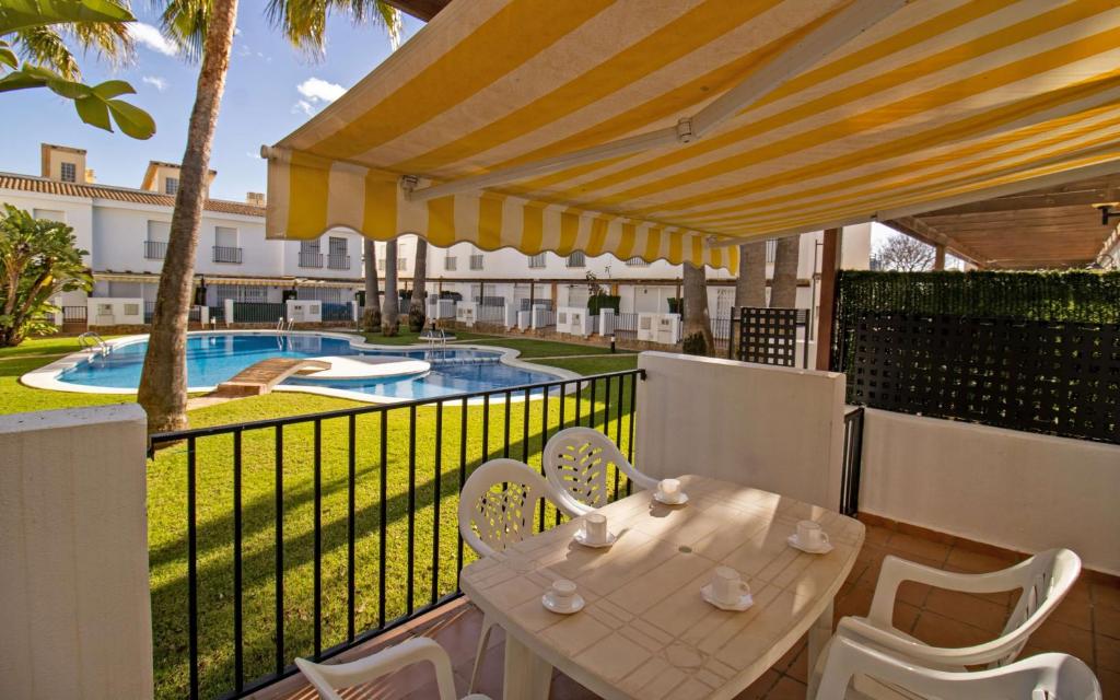 Adosado familiar frente a la piscina - Palm Beach ALBERT VILLAS - 5