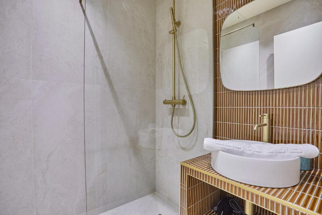 Residence Center of Paris by Studio prestige - 3