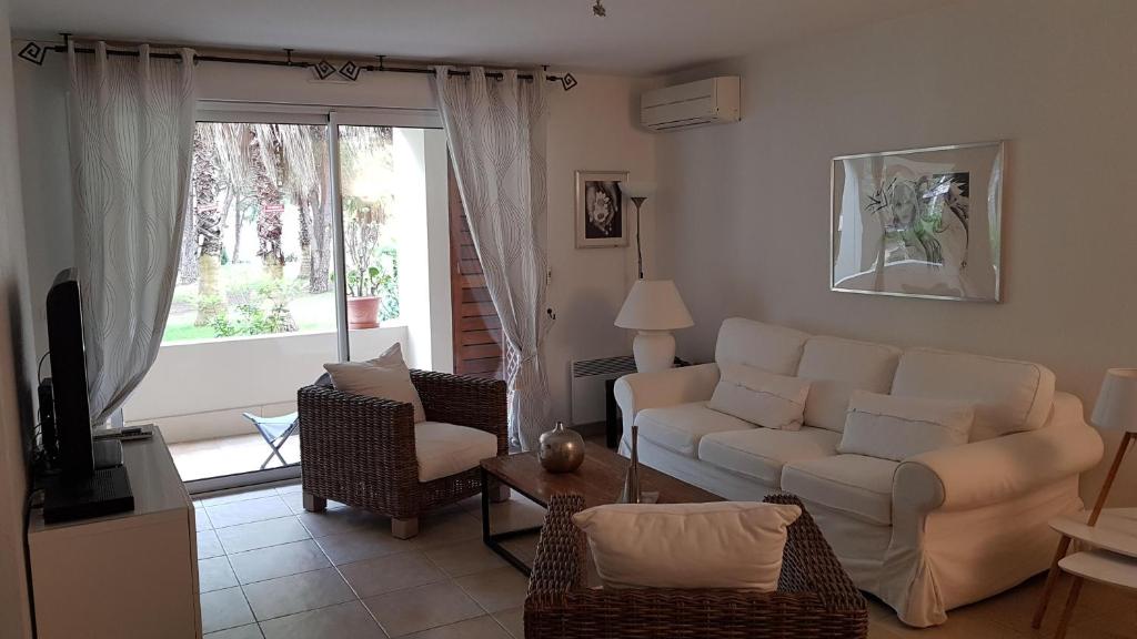 Très beau T3 dans résidence avec piscine à 5 min à pied de la plage et commerces - 2