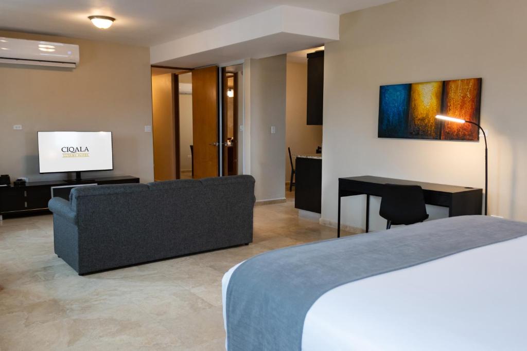 Shared lounge/TV area