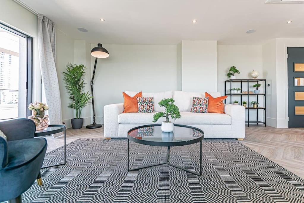 Penthouse - 3 Beds - Balcony - Leisure Stay, Liverpool