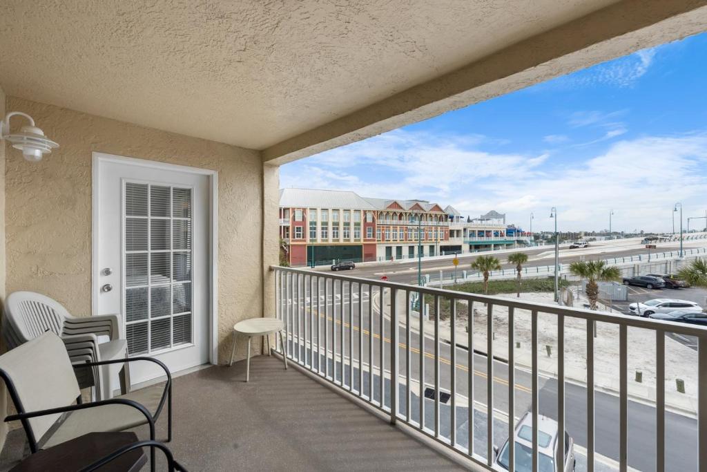 Beachfront Complex - 2b 2b - Beach Place #203, St Pete Beach
