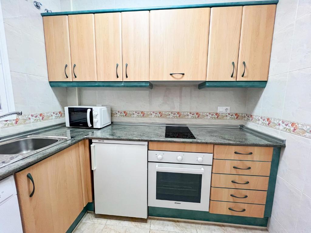 Family apartment in Playa de Carvajal, Benalmádena - 4