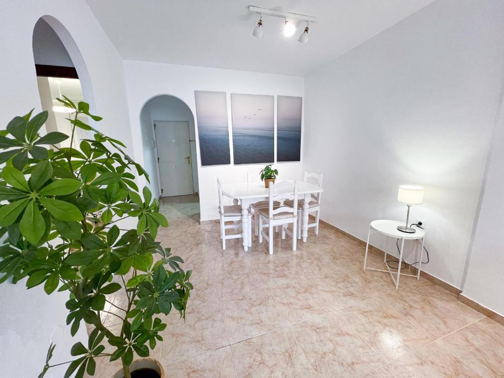Family apartment in Playa de Carvajal, Benalmádena - 2