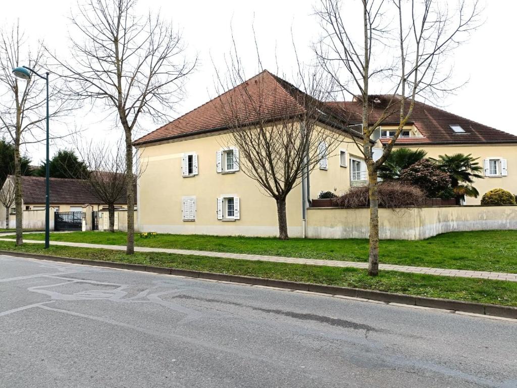 Les vergers de Serris, 6 personnes, 2 PK privés, balcon, lit bébé - 5