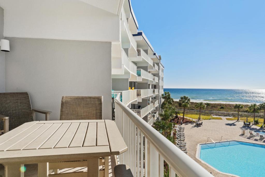 Destin West Gulfside 409 - Ocean Views - Free Beach Service!, Fort Walton Beach