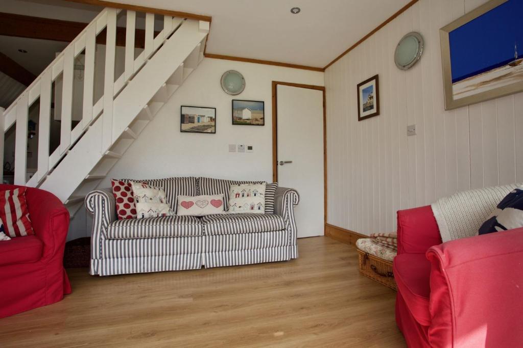 Chalet Fortythree, Deal