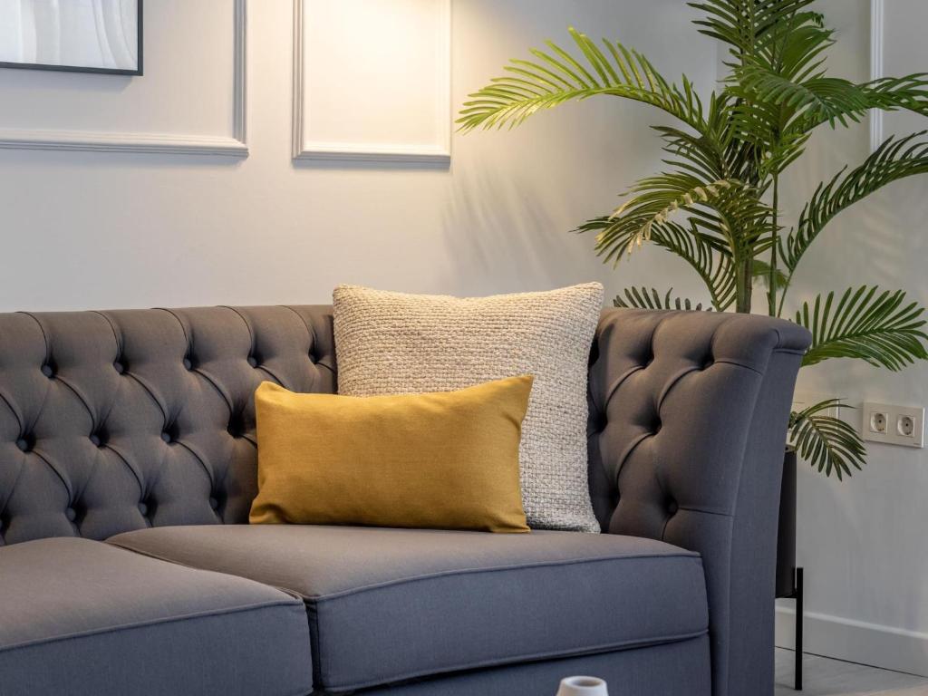 ChezmoiHomes Angel 18 1BR & 2BR - 4