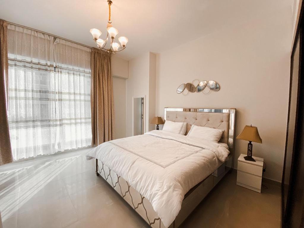 Luxurious & Modern 2BR Plus Maid, Sparkle Tower Dubai Marina - 10AB4, Дубай