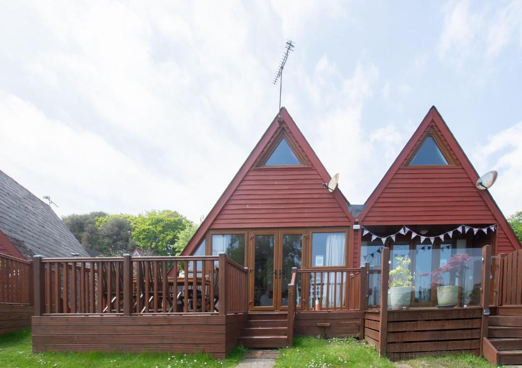 Chalet 98, Deal
