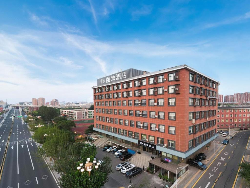 Mehood Lestie, Changchun First Automobile Works, Čchang-čchun