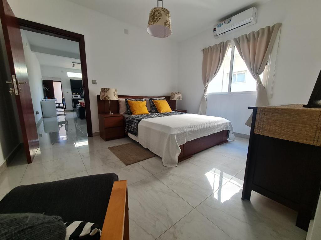 1 Bed Apartment - Sleeps 2 - Free Parking, Luanda