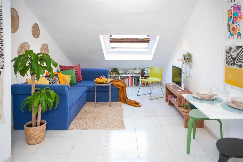 Picasso's Dream Cozy & Chic Attic Plaza Merced - 5