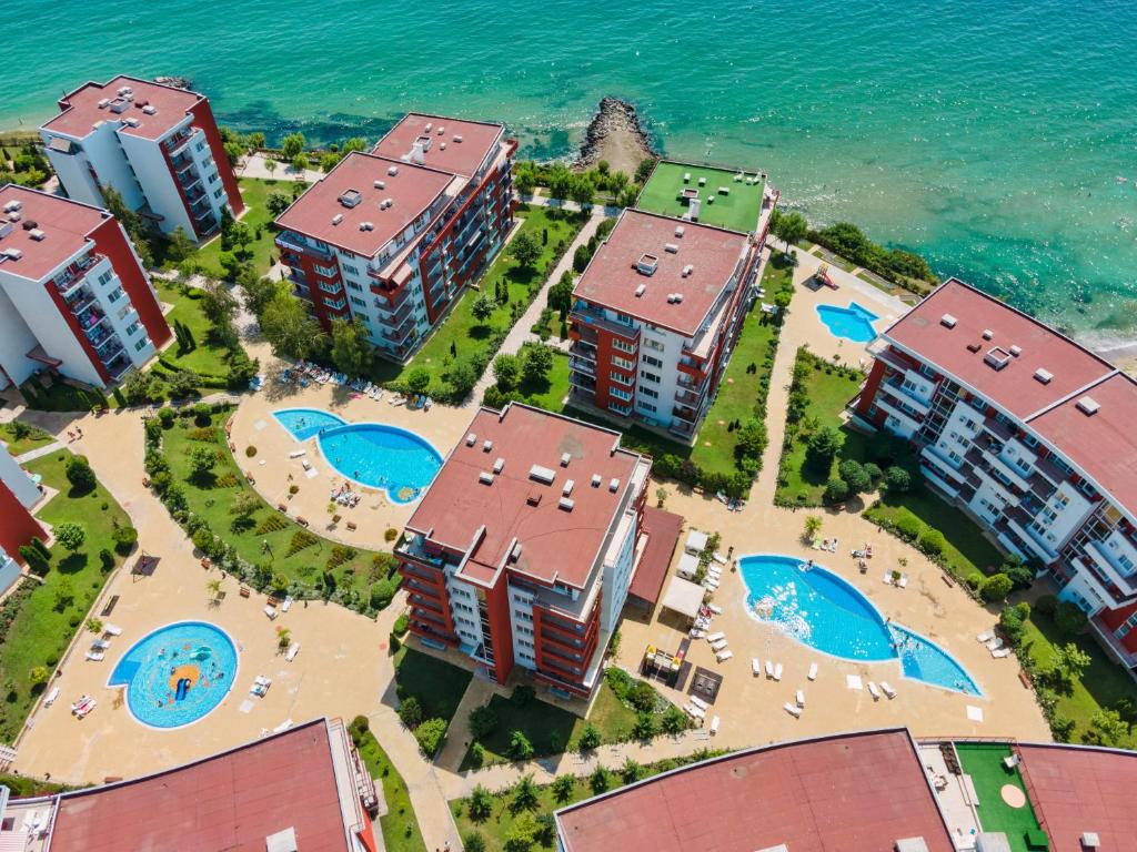 Marina View Fort Beach — Basen in Święty Włas, Region Burgas