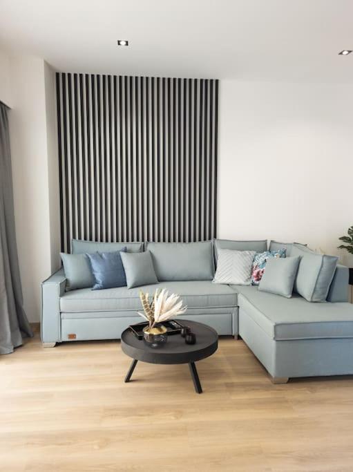 Dahlia Suite - 5 min drive to Piraeus Port, Pireus