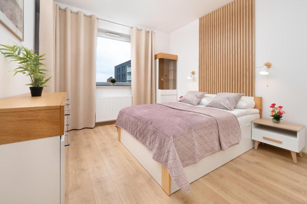 Modern Apartment with Parking & Near Manufaktura in Łódź by Noclegi Renters, Lodž