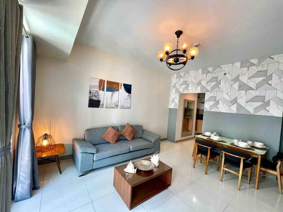 Spacious 1BR One Uptown BGC w/ Sound System, Манила