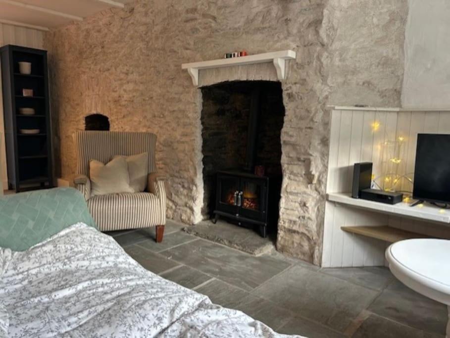Little Cottage, Big Character, Pontypridd photo 2