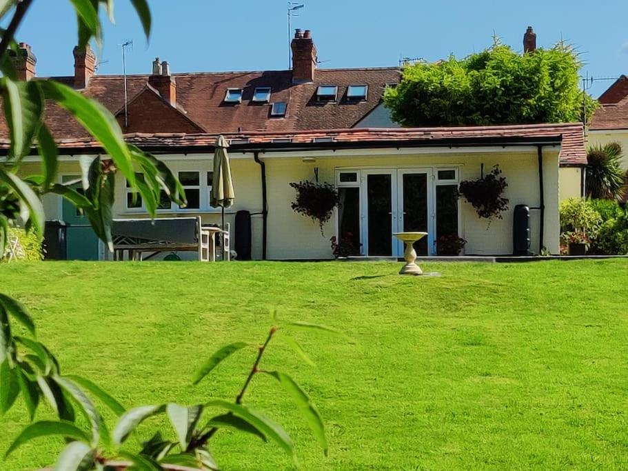 The Nook located in a beautiful garden setting with parking, Stratford-upon-Avon