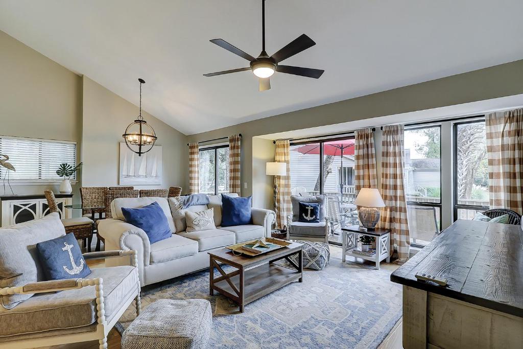 Lake Forest 3299, Hilton Head Island