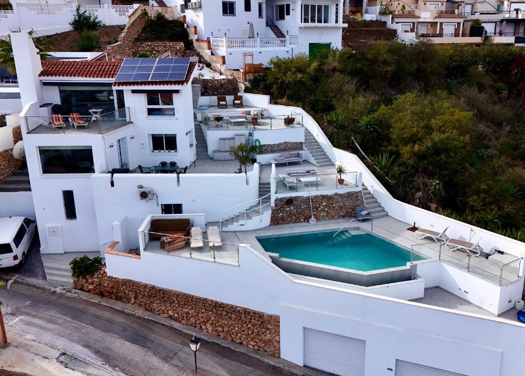 Modern Villa + Infinity Pool. Best views in Nerja!, Nerja