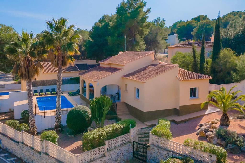 Villa Astret by Villa Plus - 4