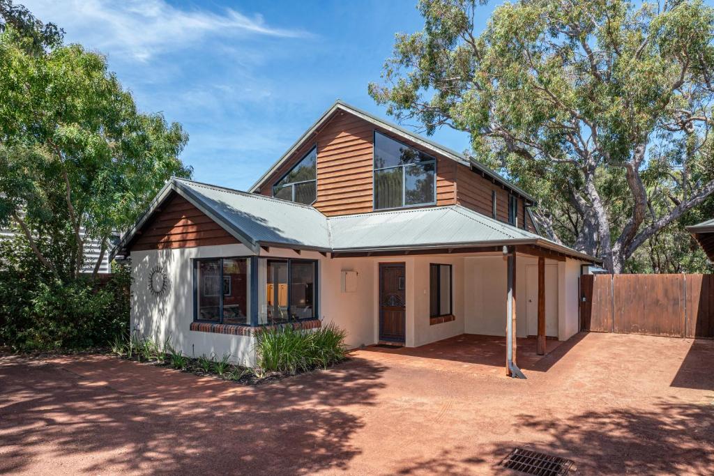 Ngulla Maya, Dunsborough