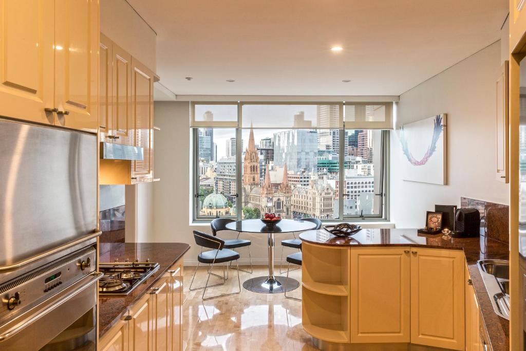 เควย์ เวสท์ สวีทซ์ เมลเบิร์น (Quay West Suites Melbourne)