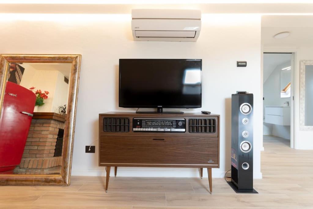 Motor Valley PentHouse - B&B Al Caminetto - 2
