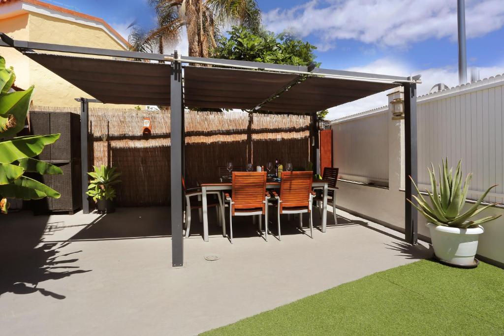 GARDEN HOUSE - 2