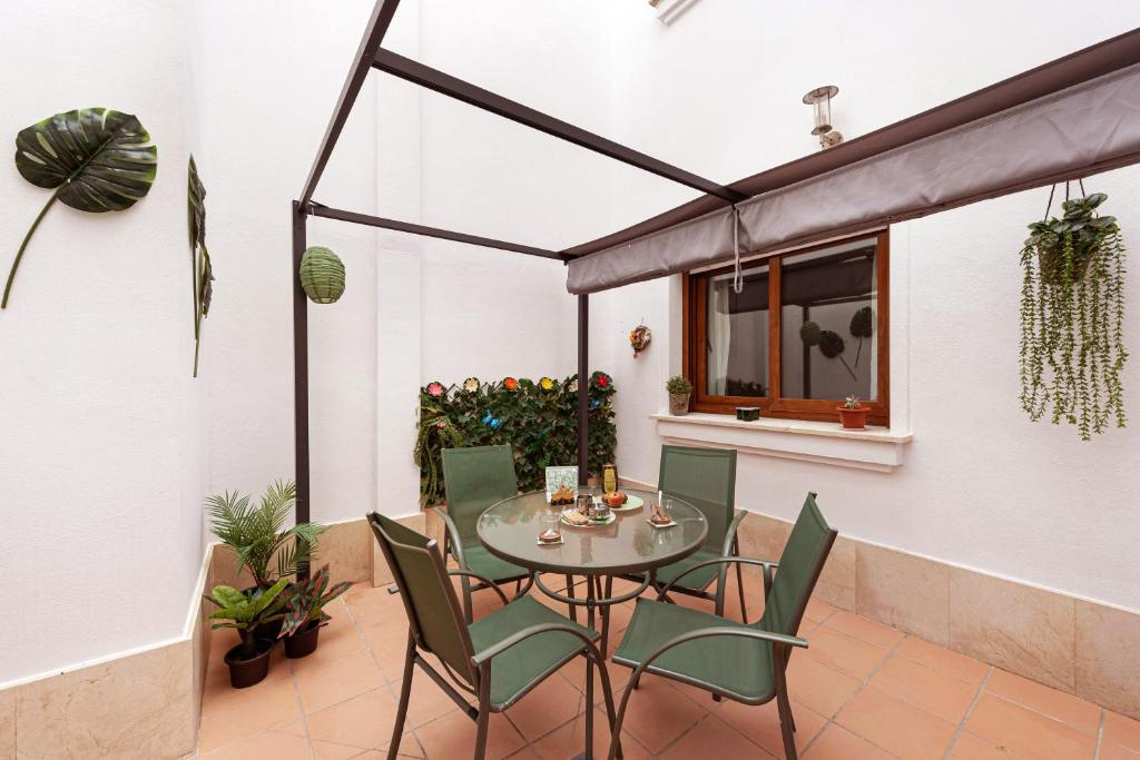 Piscina, patio privado y aparcamiento - 2
