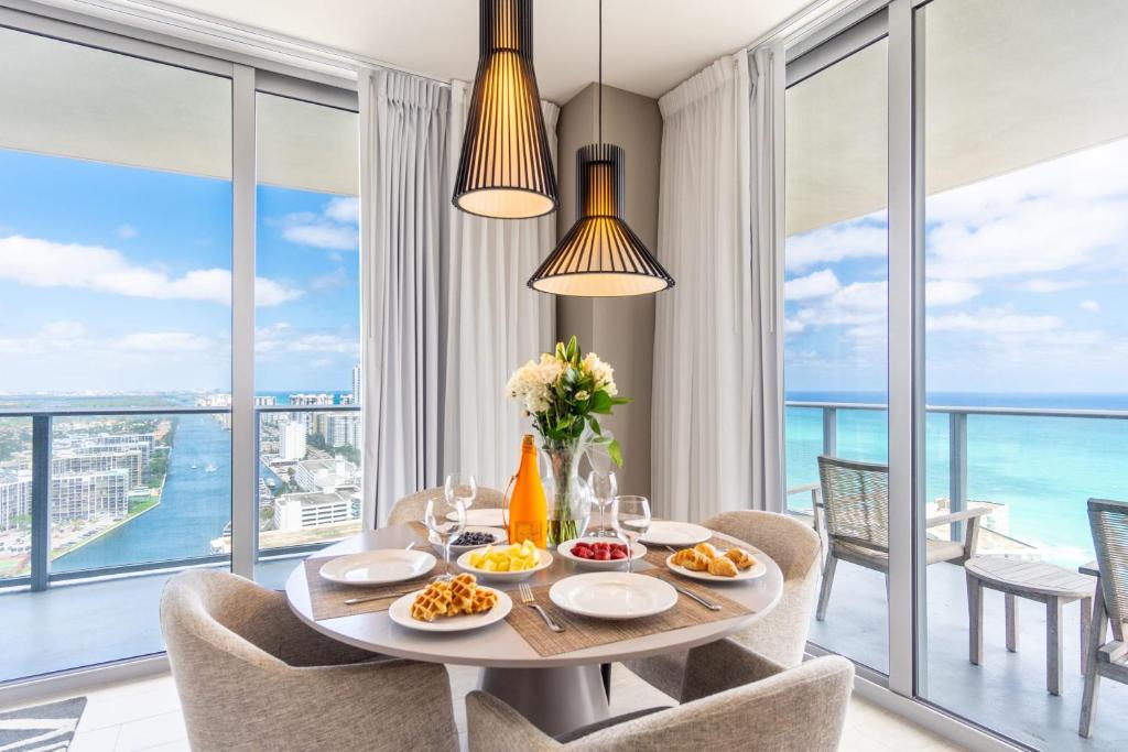 Amazing Pools Luxury 2Br Front Ocean Bay View, Hollywood