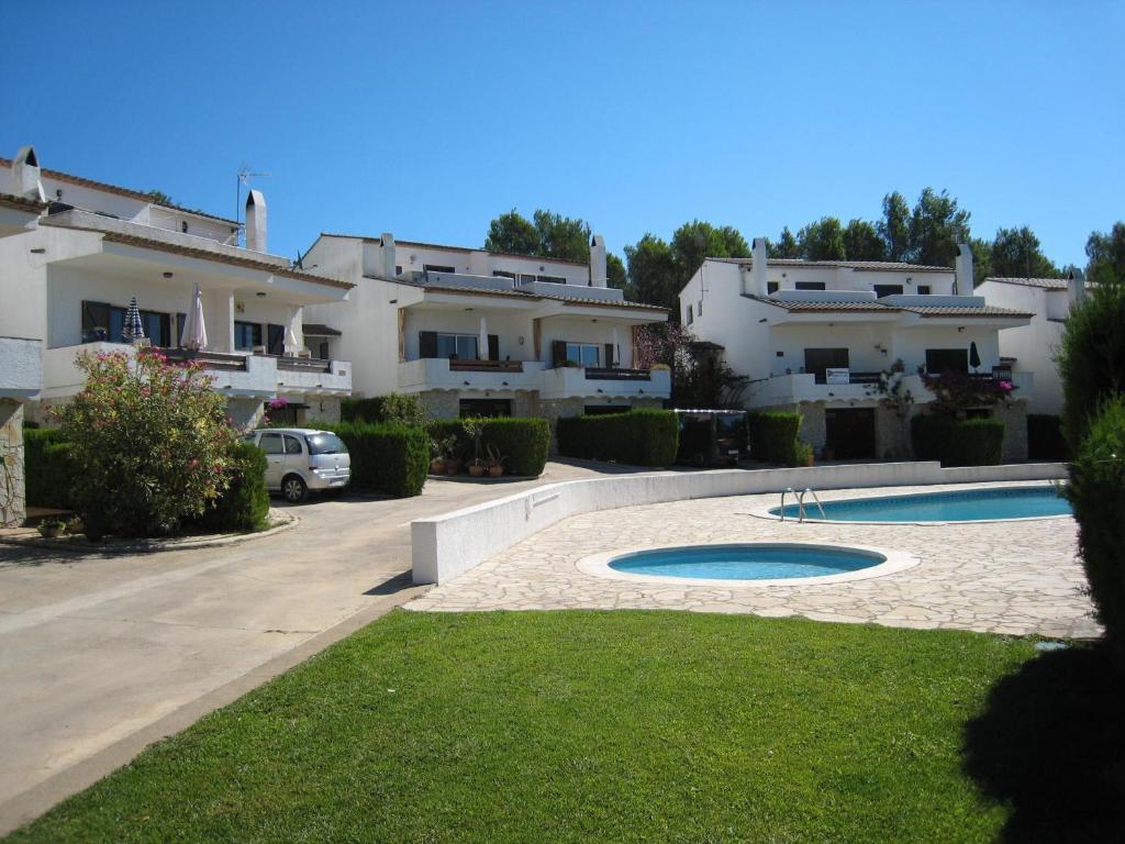 Casa familiar tranquila con piscina, jardín privado, barbacoa y vista al castillo y montañas - ES-323-14 - 1