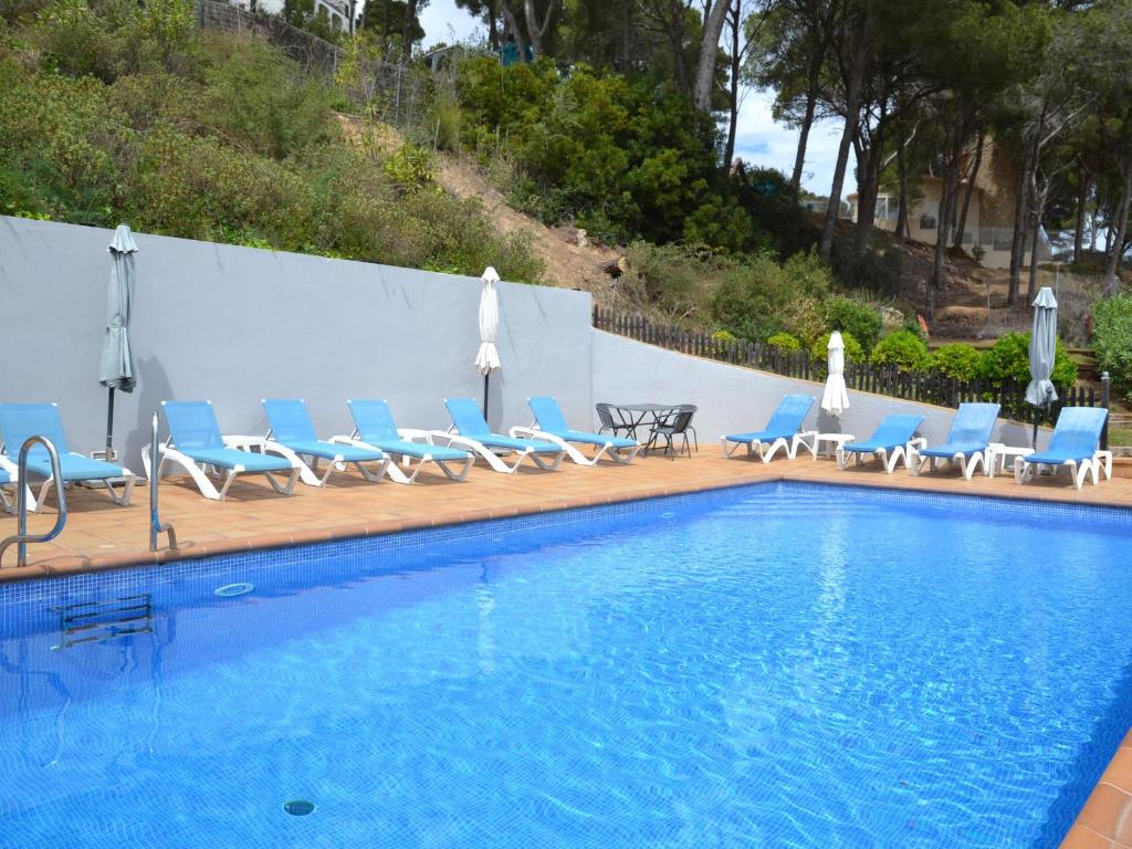 Apartamento de 2 habitaciones en L'Estartit con piscina y aire acondicionado - ES-323-13 - 2