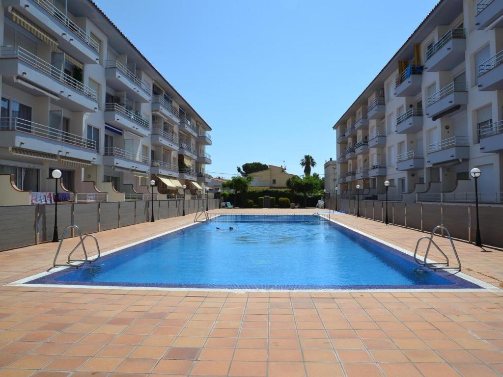Apartamento soleado con piscina cerca de la playa y del centro en L'Estartit - ES-323-18 - 2