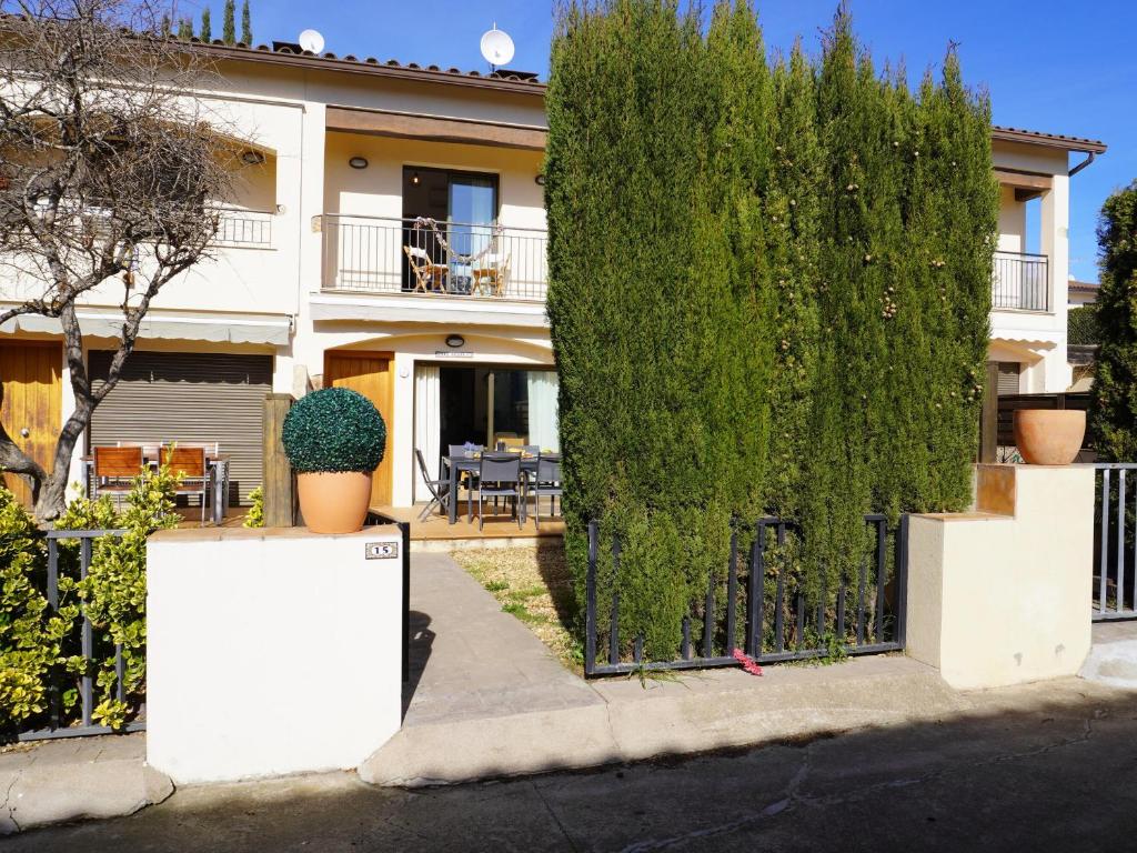 Casa moderna con piscina comunitaria, cerca de L'Estartit y actividades en la playa - ES-323-51 - 2