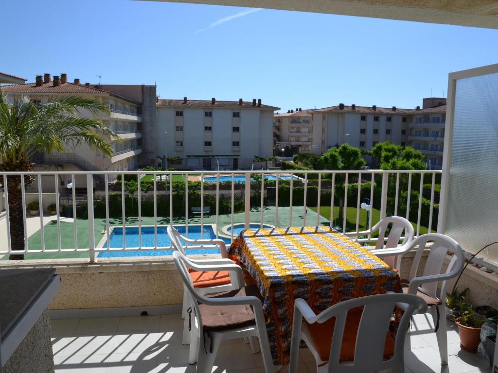 Apartamento Cerca de la Playa con Piscina y Terraza en l'Estartit - ES-323-25 - 3